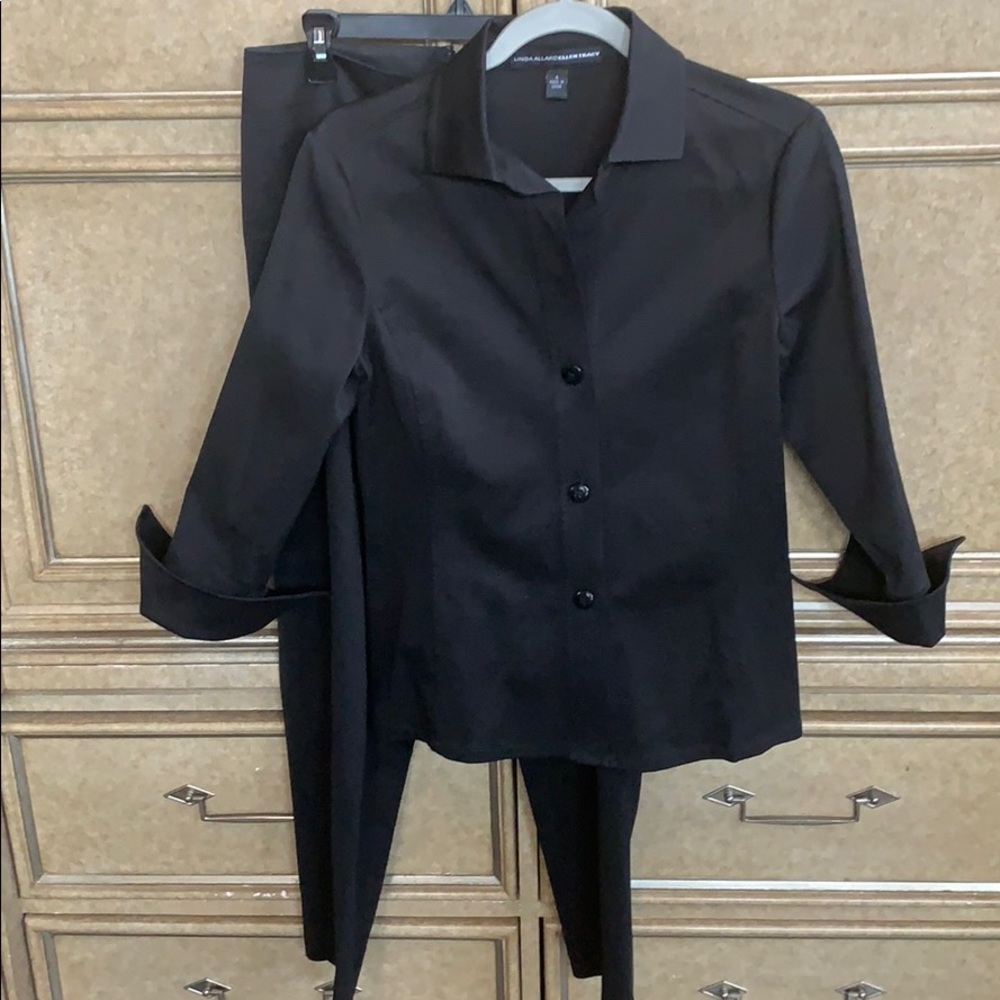 LINDA ALLARD ELLEN TRACY CASUAL BLACK SUIT